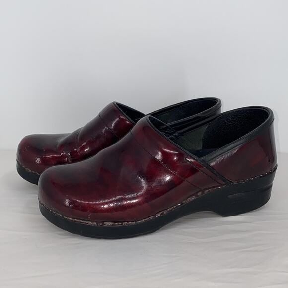 Dansko Professional Patent Leather Red Clogs Size 40 / 10 - Picture 9 of 13